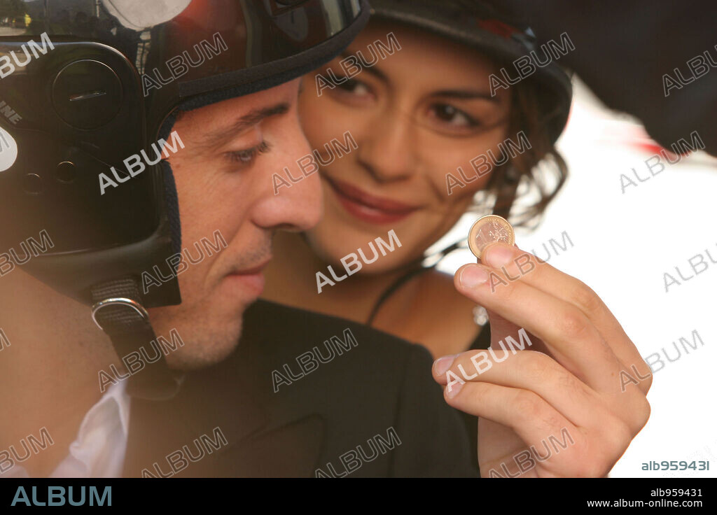 AUDREY TAUTOU et GAD ELMALEH dans HORS DE PRIX, 2006, réalisé par PIERRE SALVADORI. Copyright FRANCE 2 CINEMA.