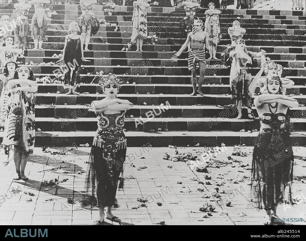 INTOLERANCIA, 1916 (INTOLERANCE), dirigida por D. W. GRIFFITH. Copyright WARK PRODUCING COMPANY.