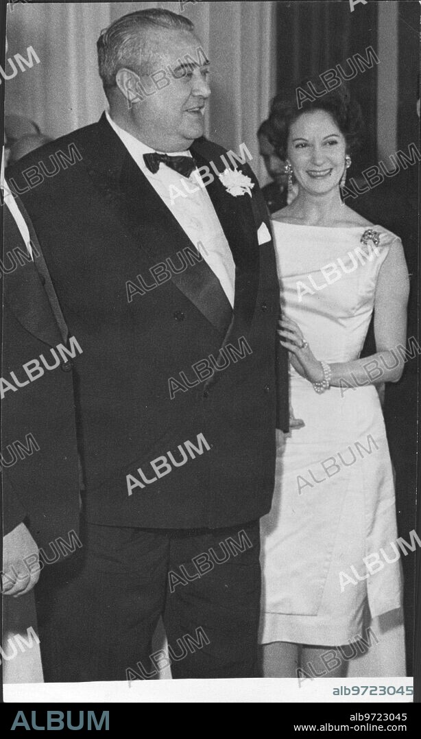 February 1960. National Cinematography Award: Edgar Neville and Conchita Montes, director and performer of "el Baile", who won the first prize.