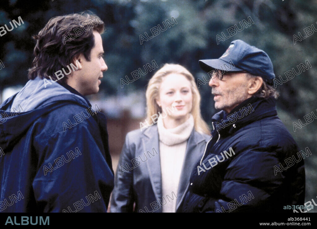 HAROLD BECKER, JOHN TRAVOLTA and TERI POLO in DOMESTIC DISTURBANCE, 2001, directed by HAROLD BECKER. Copyright PARAMOUNT PICTURES.