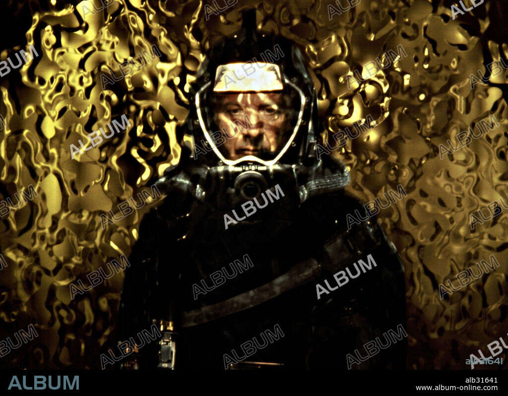 DUSTIN HOFFMAN en ESFERA, 1998 (SPHÈRE), dirigida por BARRY LEVINSON. Copyright WARNER BROTHERS.