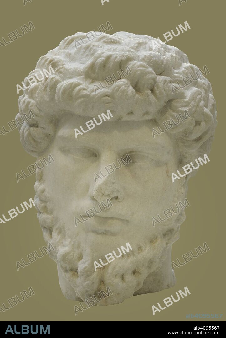 Lucio Vero (Lucio Ceyonio Cómodo Vero Armeniaco) (130-169). Emperador romano. Dinastía Antonina. Busto de mármol. 161-169. Procedente de Calvi (Cales, Italia). Museo Arqueológico Nacional. Madrid. España.