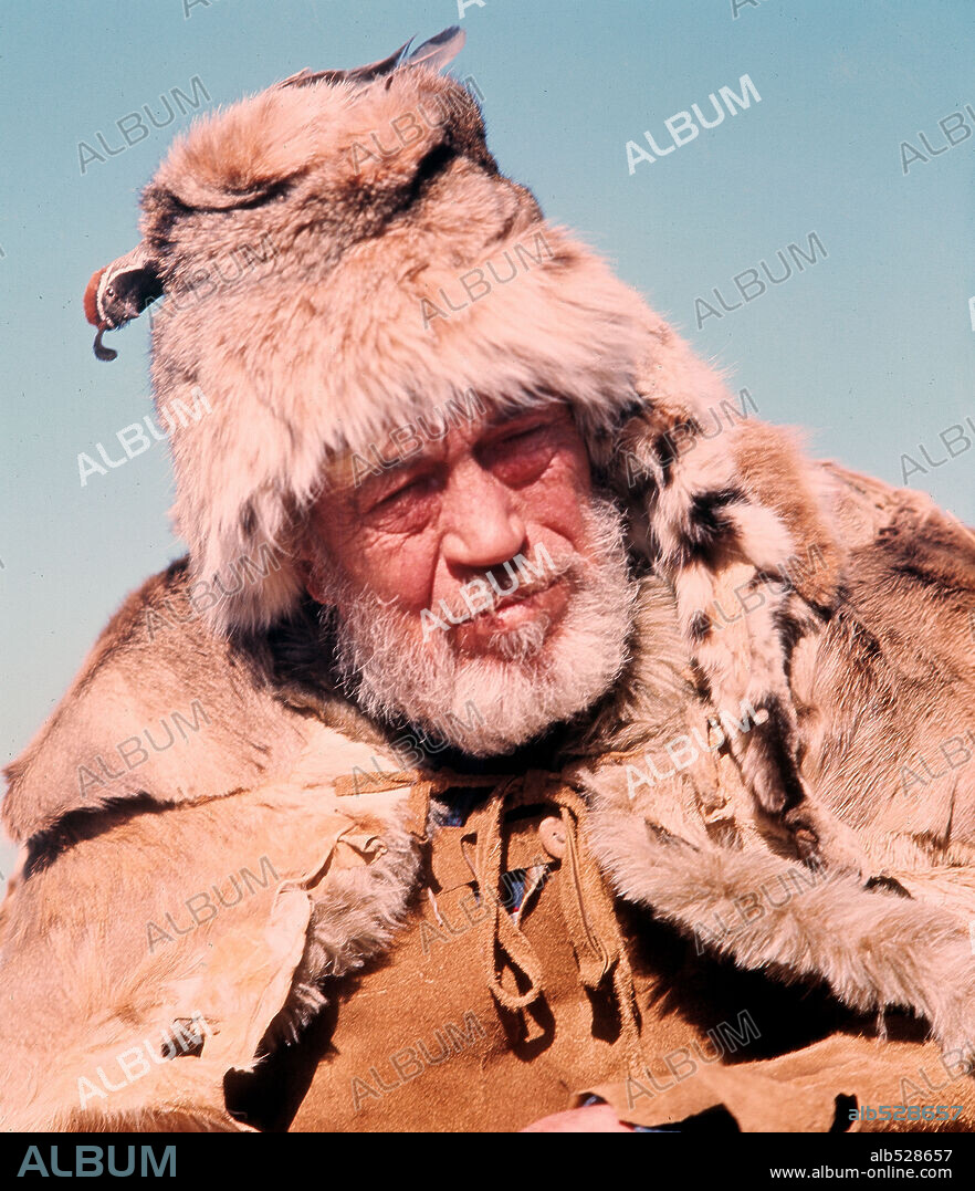 JOHN HUSTON in THE LIFE AND TIMES OF JUDGE ROY BEAN, 1972, directed by JOHN HUSTON. Copyright NATIONAL GENERAL PICTURES.