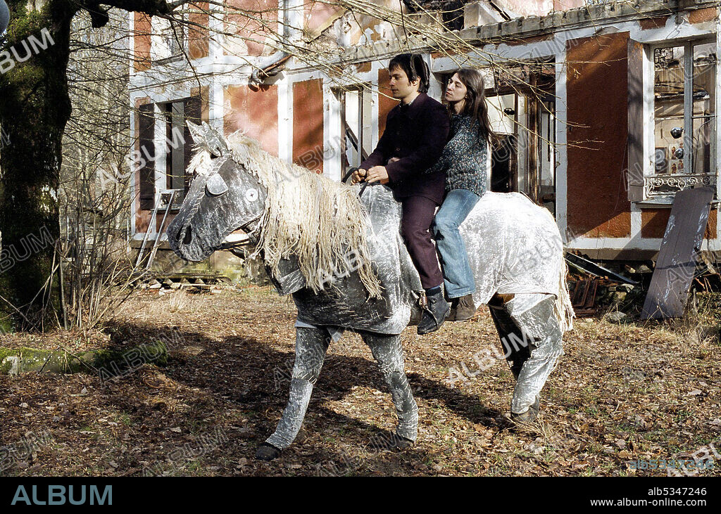 CHARLOTTE GAINSBOURG y GAEL GARCIA BERNAL en LA CIENCIA DEL SUEÑO, 2006 (LA SCIENCE DES RÊVES), dirigida por MICHEL GONDRY. Copyright PATIZAN/SOCIETE DES ETABLISSEMENTS L. GAUMONT/FRANCE 3 CINEM.