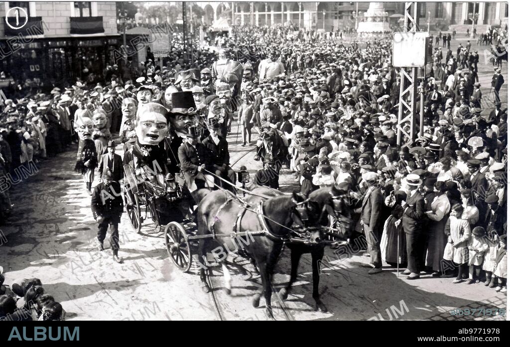 Saragossa. 10/12/1916. The wedding of the ?Forano? and the ?Forana? parading through the streets with the accompaniment of the big heads from here and those who have come from Bilbao, Huesca, Tauste.