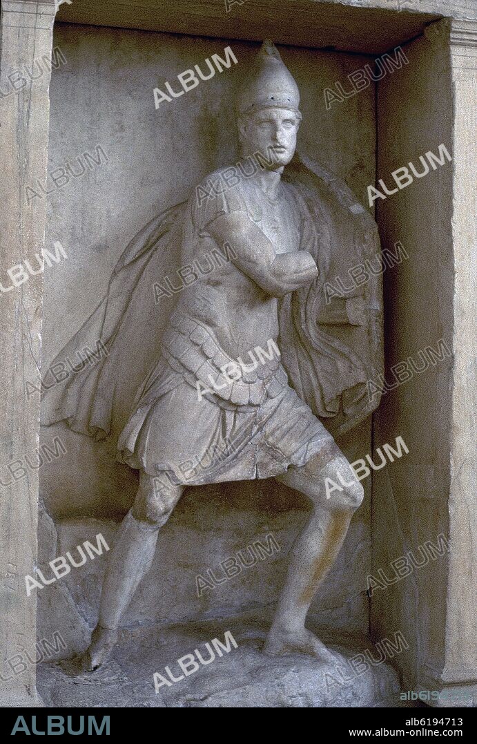 NAISKOS FUNERARIO EN MARMOL DEL SOLDADO ARISTONAUTES - NECROPOLIS DEL CERAMICO DE ATENAS - 320-325 AC.