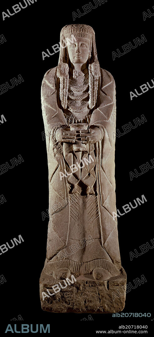 GRAN DAMA OFERENTE PROCEDENTE DEL CERRO DE LOS SANTOS (ALBACETE) - SIGLO VI/IV AC - ESCULTURA IBERICA.
