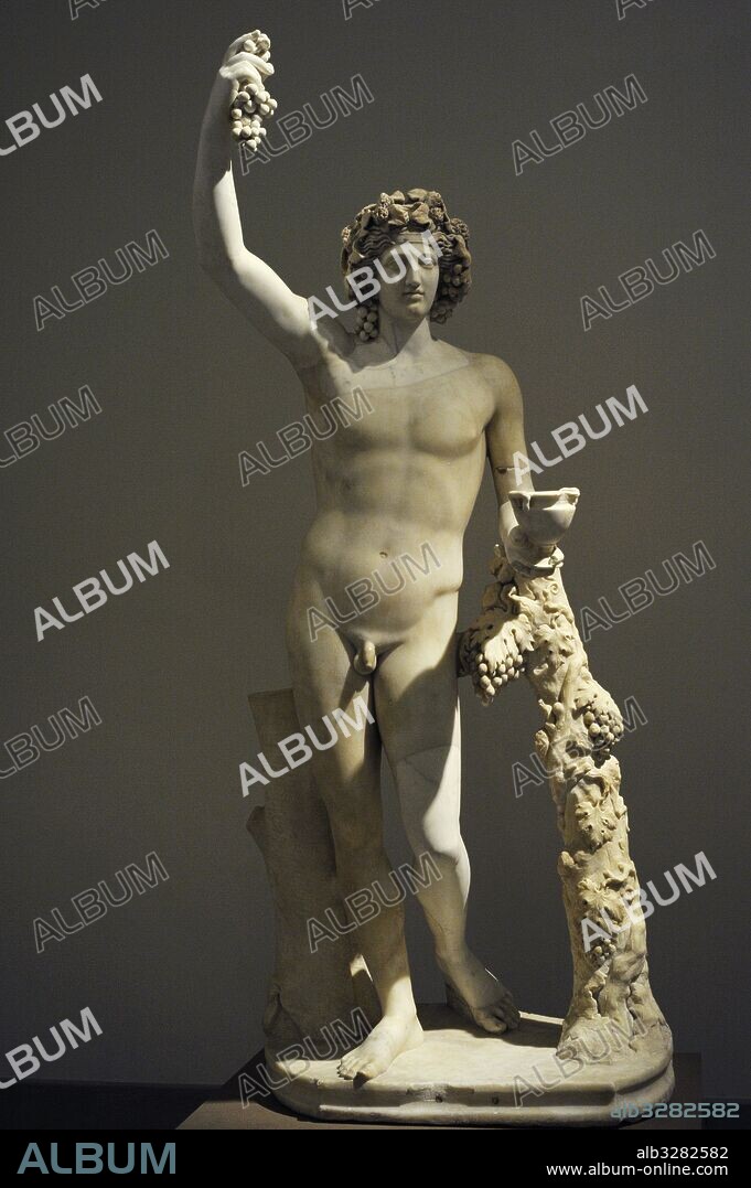 Dionisio variante del tipo Apolo del Liceo. Reelaboración de la segunda mitad del siglo II d. C. de un original del siglo IV a. C. Museo Arqueológico Nacional. Nápoles. Italia.