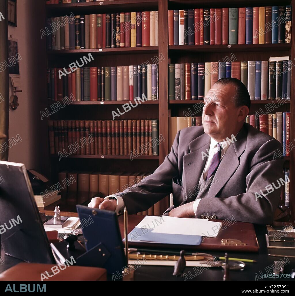 JUAN DE BORBON  Y BATTEMBERG. CONDE DE BARCELONA. 1913-. FOTO AÑO 1965  EN ESTORIL.