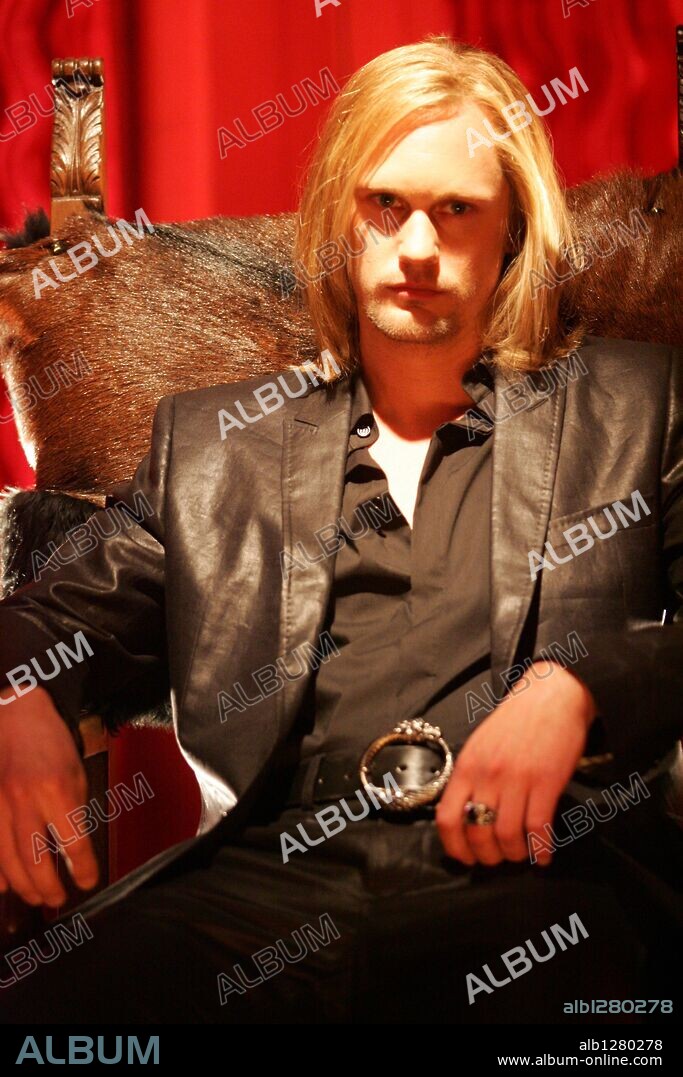 ALEXANDER SKARSGARD en SANGRE FRESCA, 2007 (TRUE BLOOD), dirigida por ALAN BALL. Copyright HBO.