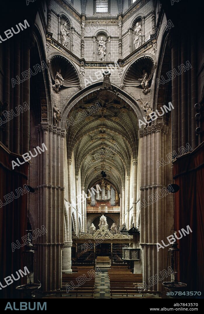 NAVE CENTRAL Y CIMBORRIO DE LA CATEDRAL DE NUESTRA SEÑORA DE LA HUERTA DE TARAZONA.