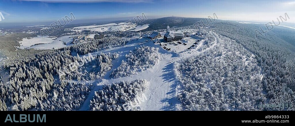 The Fichtelberg near Oberwiesenthal in the Erzgebirge district is the highest mountain in Saxony at 1214.88 m above sea level (2) 1. Thus, the Fichtelberg was also the highest mountain in the GDR. Together with the nearby Klínovec (Keilberg) (1243) (7 m a.s.l.) on the Czech side, it forms the most important winter sports centre of the Ore Mountains.