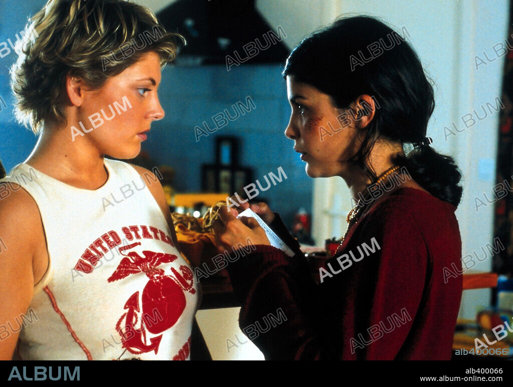 AUDREY TAUTOU y SOPHIE GUILLEMIN en SÓLO TE TENGO A TI, 2002 (A LA FOLIE... PAS DU TOUT), dirigida por LAETITIA COLOMBANI. Copyright TELEMA/TF1 FILMS/TPS CINEMA/COFIMAGE 12.