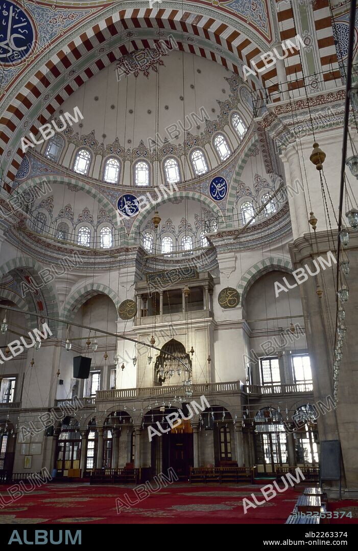 Turkey. Istanbul. The Fatih Mosque. Ottoman style. Architect, Atik Sinan, Mimar Mehmet Tahir. Built between 1463-1470 by the order of Fatih Sultan Mehmed. Interior.