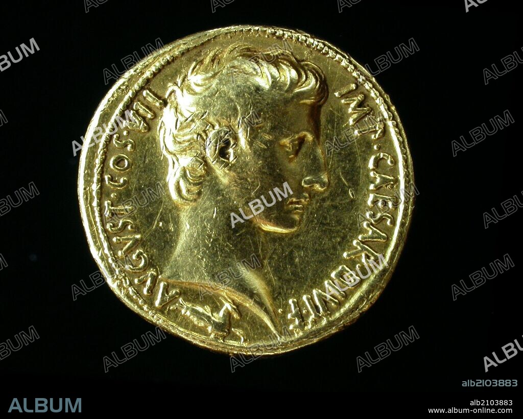 NUMISMATICA. MEDALLA IMPERIO ROMANO. MEDALLON DE ORO, DE AUGUSTO. ANVERSO. CABEZA DESNUDA A LA DERECHA, DEBAJO CAPRICORNIO. 27 A.C. (DEPOSITO: MUSEO ARQUEOLOGICO NACIONAL).