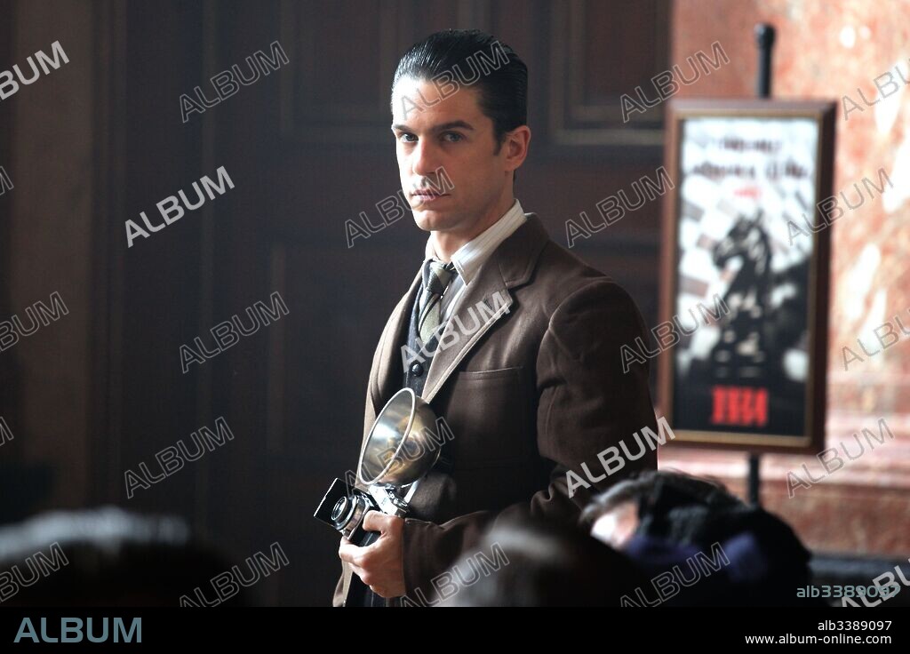 ALEJO SAURAS en EL JUGADOR DE AJEDREZ, 2017, dirigida por LUIS OLIVEROS. Copyright ISHTAR FILMS/TORNASOL FILMS/HERNANDEZ Y FERNANDEZ PROD CINEM.