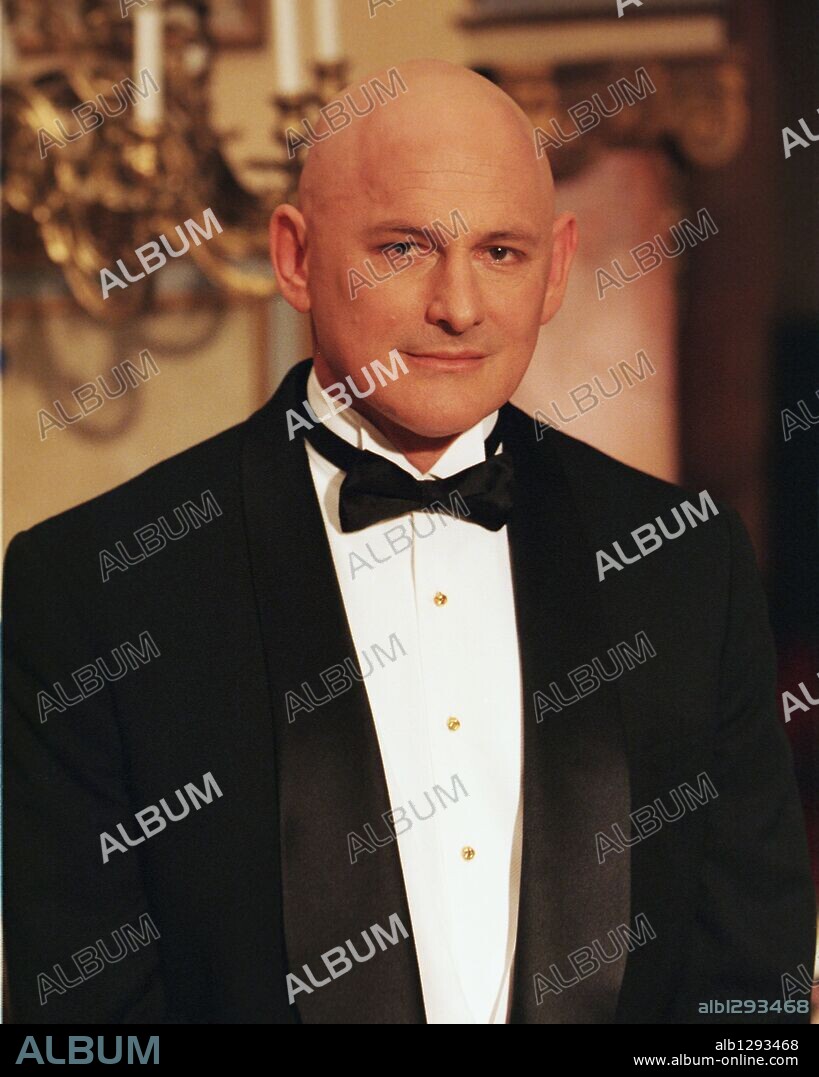 VICTOR GARBER in ANNIE, 1999, directed by ROB MARSHALL. Copyright CHRIS MONTAN/COLUMBIA TRISTAR/STORYLINE ENTERT/WALT DISNEY.