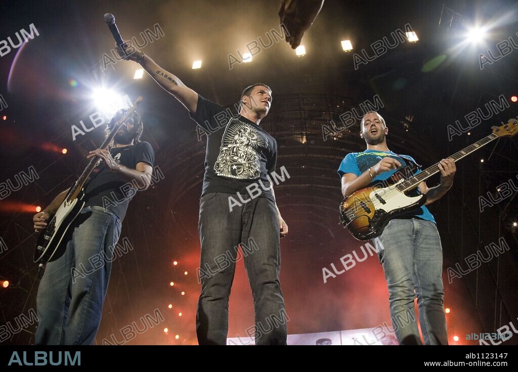 CHEMA RUIZ, DANI MARTIN y DAVID OTERO en CANTO DEL LOCO: EL CANTO DEL LOCO: LA PELICULA, 2009, dirigida por FELIX VISCARRET. Copyright SONY PICTURES.