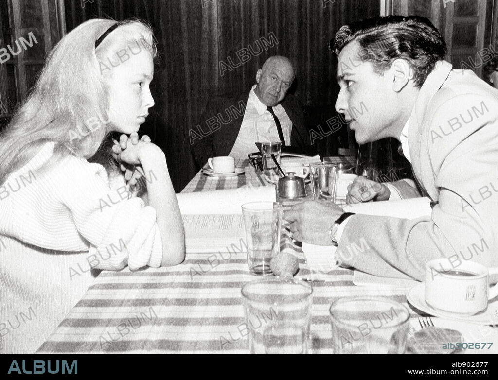 JILL HAWORTH, OTTO LUDWIG PREMINGER and SAL MINEO in EXODUS, 1960, directed by OTTO PREMINGER. Copyright UNITED ARTISTS.