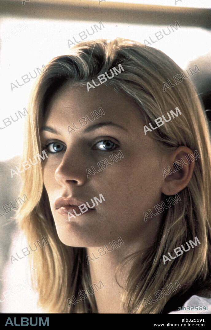 NATASHA HENSTRIDGE en SPECIES: ESPECIE MORTAL, 1995 (SPECIES), dirigida por ROGER DONALDSON. Copyright WARNER BROTHERS / GORDON, MELINDA SUE.