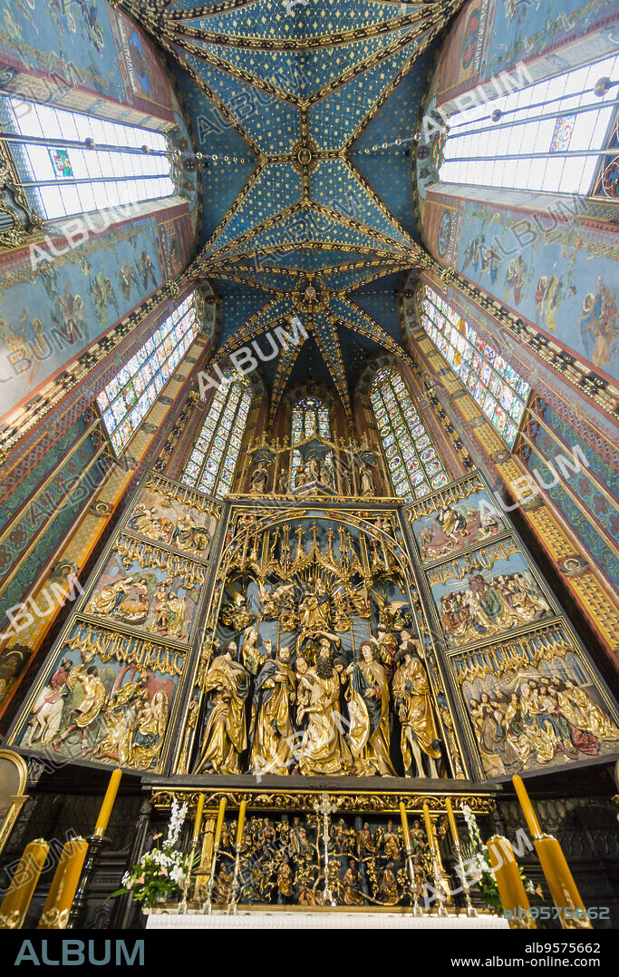 Retablo de Veit Stoss, entre 1477 y 1489, de estilo gótico tardío, basílica de Santa María -iglesia de la Asunción de la Santísima Virgen María-, estilo gotico, Cracovia,Polonia.