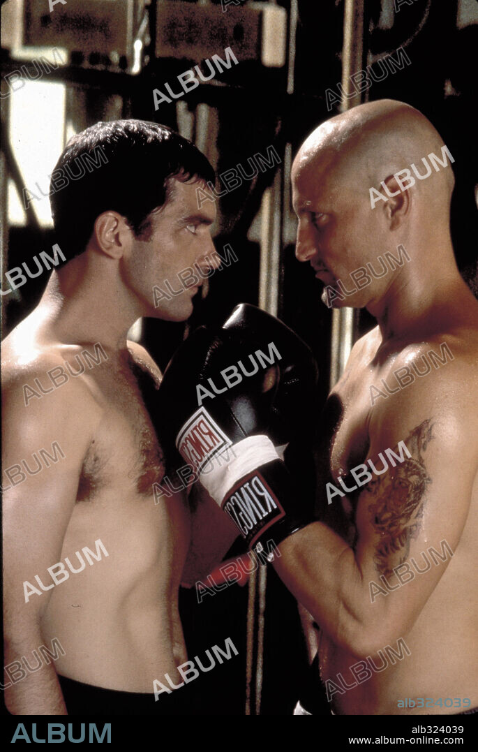 ANTONIO BANDERAS y WOODY HARRELSON en JUGANDO A TOPE, 1999 (PLAY IT TO THE BONE), dirigida por RON SHELTON. Copyright TOUCHSTONE PICTURES / BALDWIN, SIDNEY.
