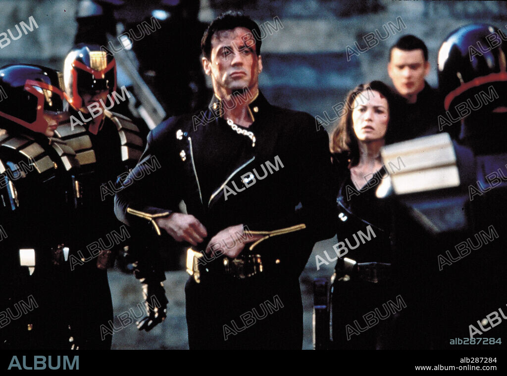 DIANE LANE y SYLVESTER STALLONE en JUEZ DREDD, 1995 (JUDGE DREDD), dirigida por DANNY CANNON.