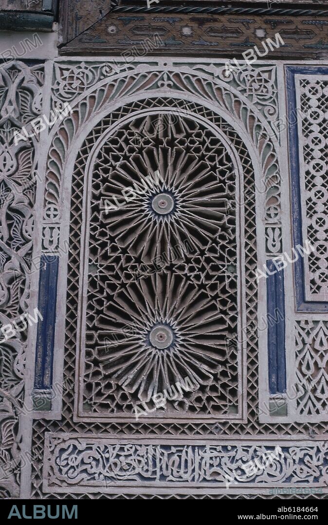 DETALLE DE LA DECORACION DE UN RIAD DEL PALACIO BAHIA - CONSTRUIDO EN EL SIGLO XIX.