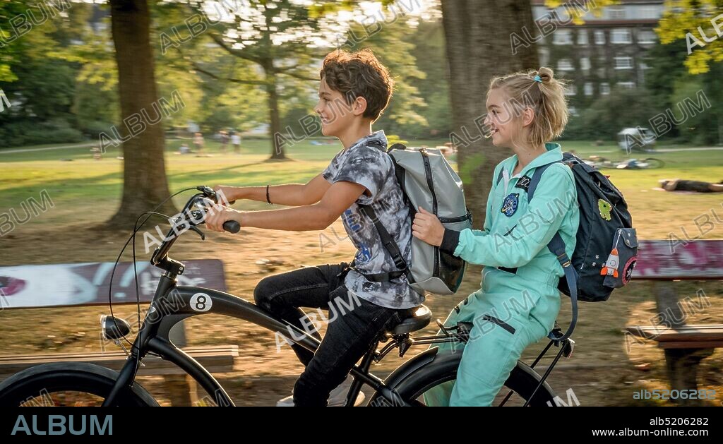 LUNA MAXEINER in ROCCA VERÄNDERT DIE WELT, 2019, unter der Regie von KATJA BENRATH. Copyright RELEVANT FILM.