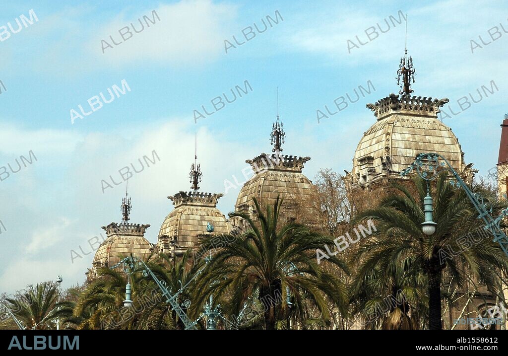 Detalle de las CUPULAS de los JUZGADOS ubicados en el Paseo Lluís Companys. Barcelona. Cataluña.