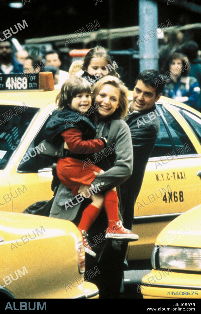 ALEX D. LINZ, GEORGE CLOONEY, MAE WHITMAN and MICHELLE PFEIFFER in ONE FINE DAY, 1996, directed by MICHAEL HOFFMAN. Copyright 20TH CENTURY FOX / ARONOWITZ, MILES.