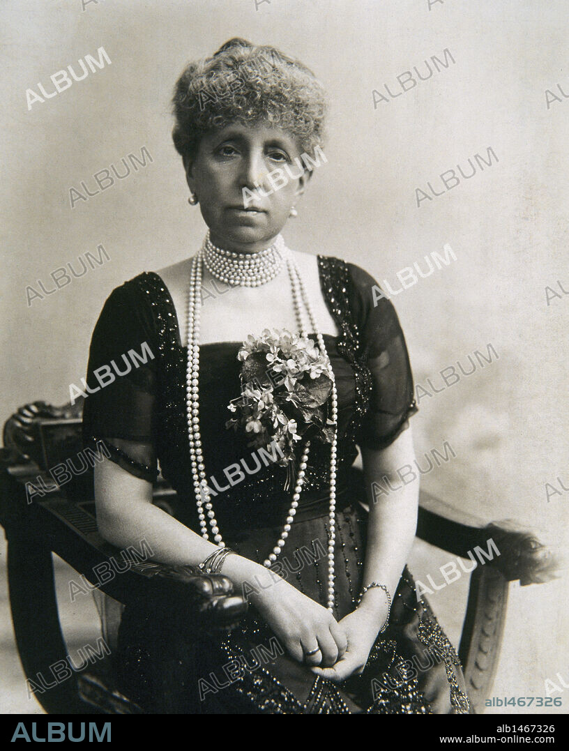 MARIA CRISTINA DE HABSBURGO (Gros-Seelwitz, 1858-Madrid,1929). Reina (1879-85) y regente de España (1885-1902). Esposa de Alfonso XII (1879) y madre de Alfonso XIII.
