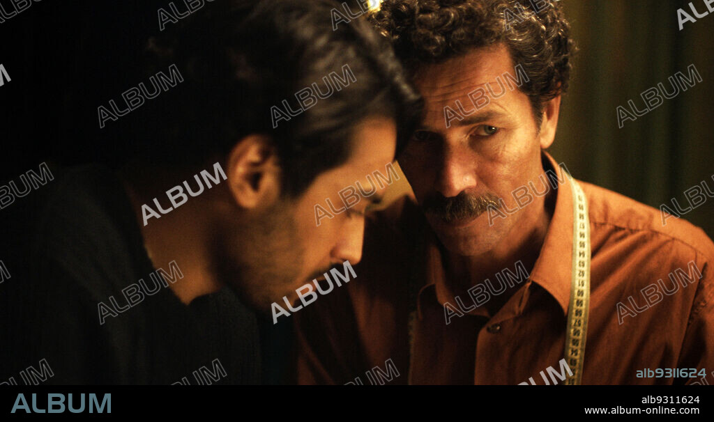 AYOUB MISSIOUI et SALEH BAKRI dans LE BLEU DU CAFTAN, 2022, réalisé par MARYAM TOUZANI. Copyright Les films du nouveau monde.