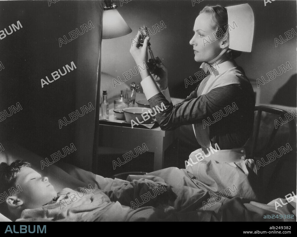 CAROLE LOMBARD en NOCHE DE ANGUSTIA, 1940 (VIGIL IN THE NIGHT), dirigida por GEORGE STEVENS. Copyright RKO.
