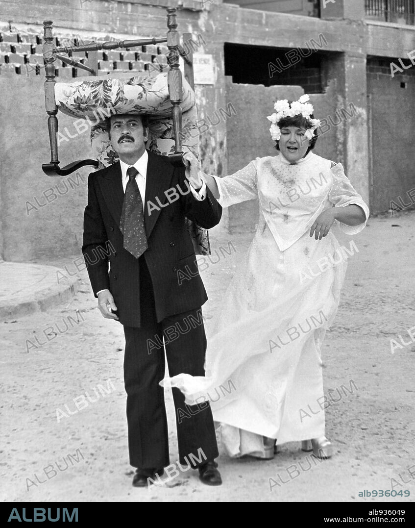 JOSE LUIS LOPEZ VAZQUEZ and LALI SOLDEVILA in SLEEP, SLEEP, MY LOVE, 1975 (DUERME, DUERME, MI AMOR), directed by FRANCISCO REGUEIRO. Copyright GOYA PRODUCCIONES CINEMATOGRAFICAS.