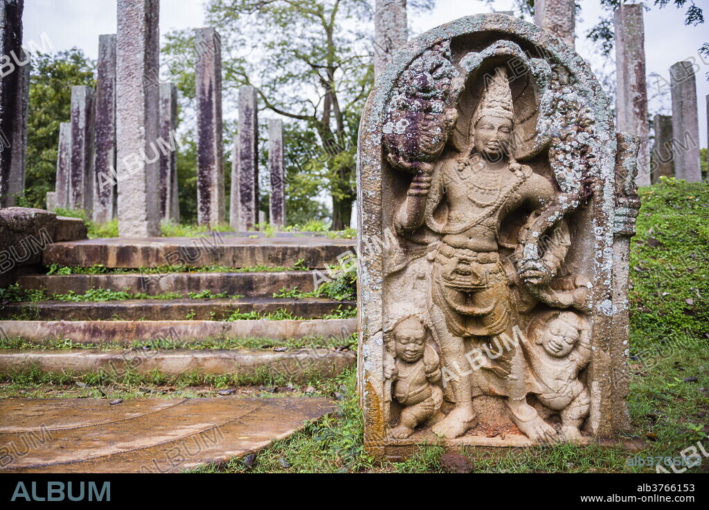 Guardian statue at Thuparama Dagoba, Mahavihara (The Great Monastery), Anuradhapura, UNESCO World Heritage Site, Sri Lanka, Asia.