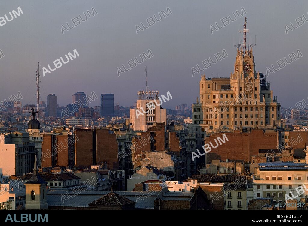 EDIFICIO TELEFONICA Y AZCA DESDE LA TORRE DE LA IGLESIA DE SANTA CRUZ.