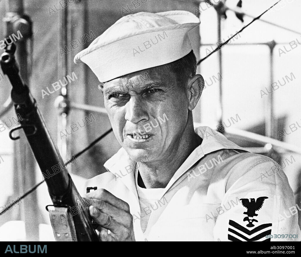 STEVE MCQUEEN en EL YANG-TSÉ EN LLAMAS, 1966 (THE SAND PEBBLES), dirigida por ROBERT WISE. Copyright 20TH CENTURY FOX.