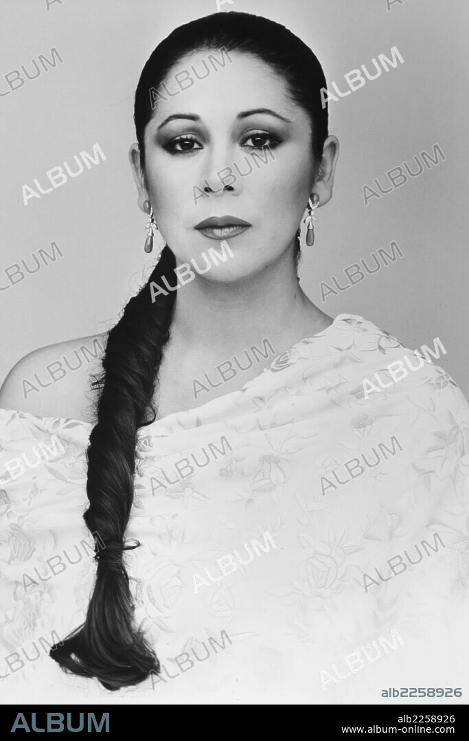 PANTOJA , ISABEL. MARIA ISABEL PANTOJA MARTIN. CANTANTE ESPAÑOLA. FOTO PROMOCIONAL DISCO " SE ME ENAMORA EL ALMA " 1989.