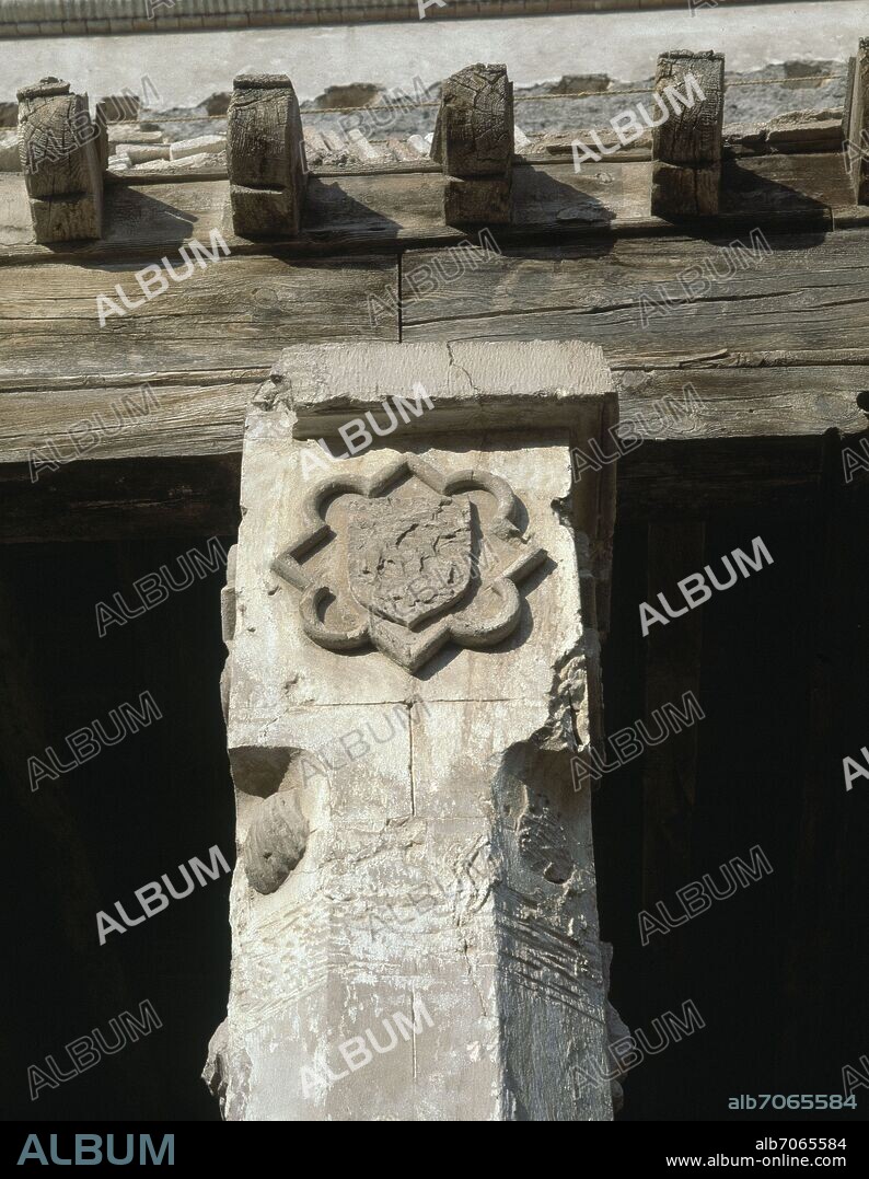DETALLE DE UN PILAR DEL PALACIO DE LOS CARDENAS TAMBIEN CONOCIDO COMO PALACIO DE LOS DUQUES DE FRIAS - SIGLO XVI.