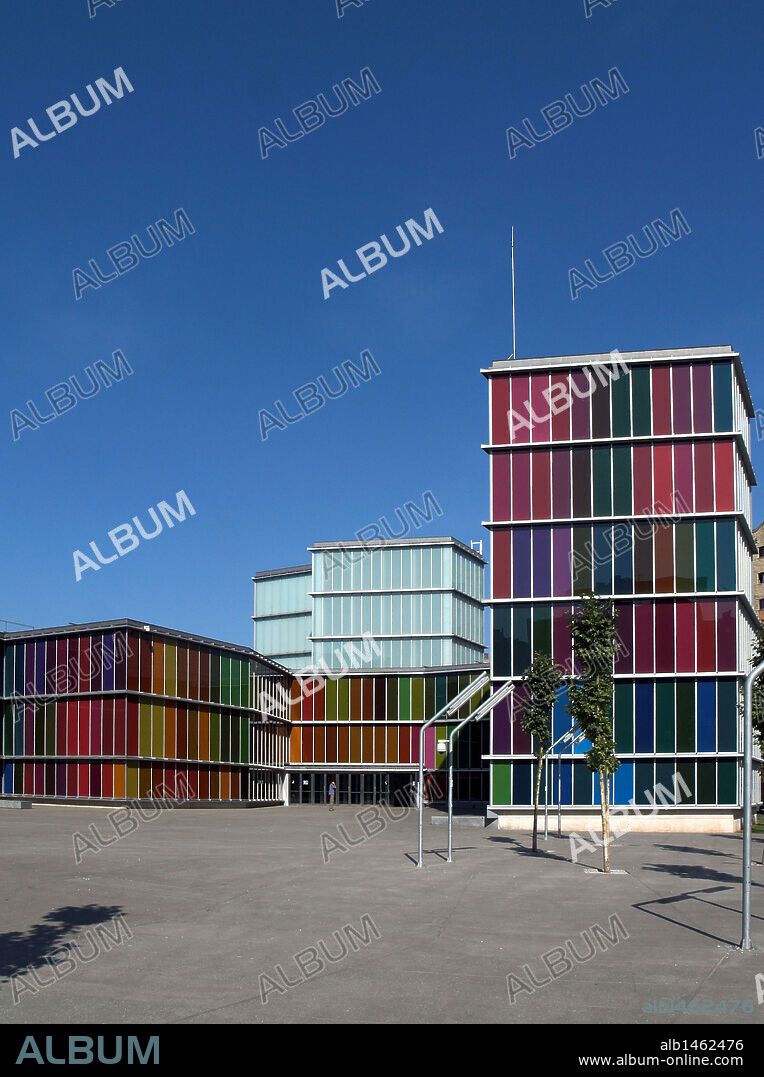 MUSEO DE ARTE CONTEMPORANEO DE CASTILLA-LEON (MUSAC). Edificio realizado por el estudio de arquitectura Mansilla-Tuñón (Mansilla + Tuñón Arquitectos). León. España.