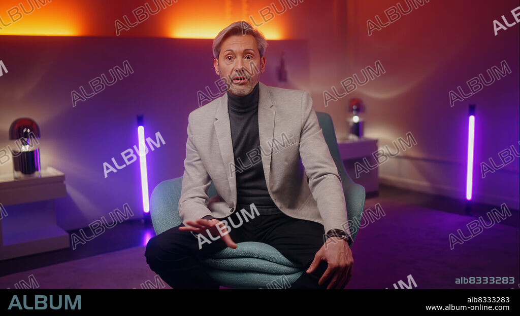 MANUEL ARJONA in LOCOMIA, 2022, directed by JORGE LAPLACE. Copyright Movistar Plus+.