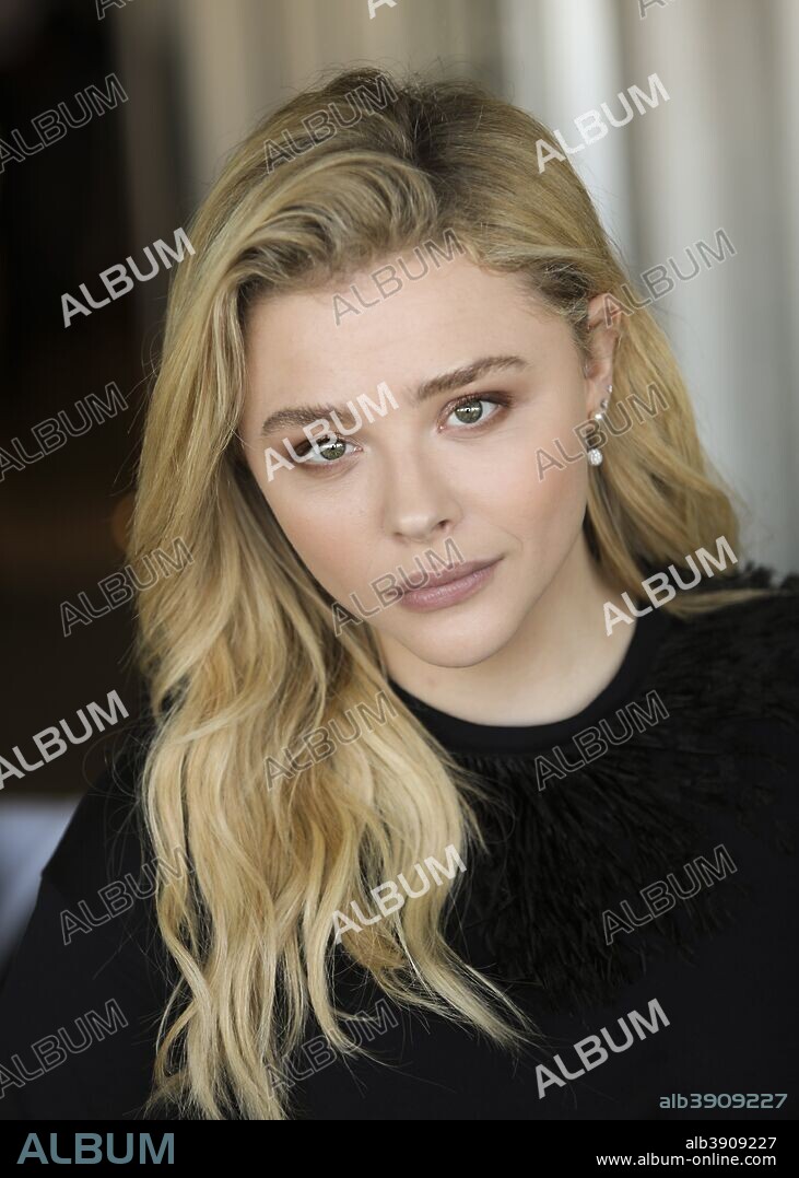 Chloe Moretz Online