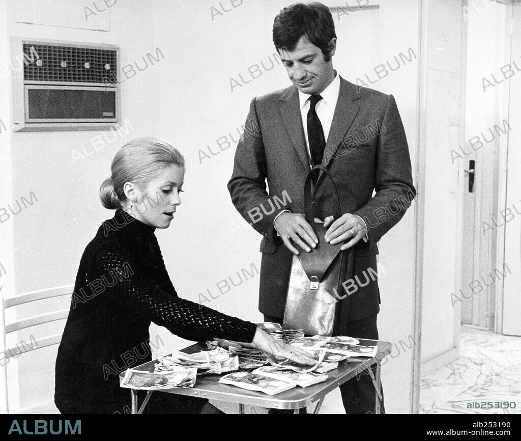 JEAN-PAUL BELMONDO and Catherine Dorléac. CATHERINE DENEUVE and JEAN-PAUL BELMONDO in MISSISSIPPI MERMAID, 1969 (LA SIRENE DU MISSISSIPPI), directed by FRANCOIS TRUFFAUT. Copyright FILMS DU CAROSSE/ARTISTES ASSOCIES.