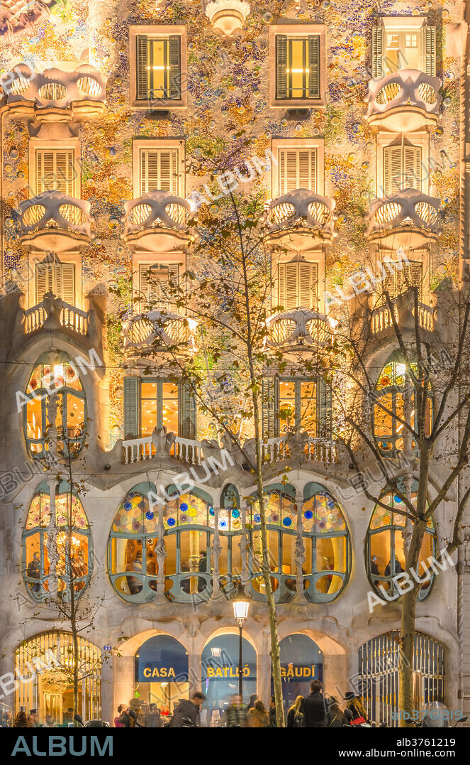 Casa Batllo, modernist architecture by Antoni Gaudi, UNESCO World Heritage Site, Paseo de Gracia Avenue, Barcelona, Catalonia, Spain, Europe.