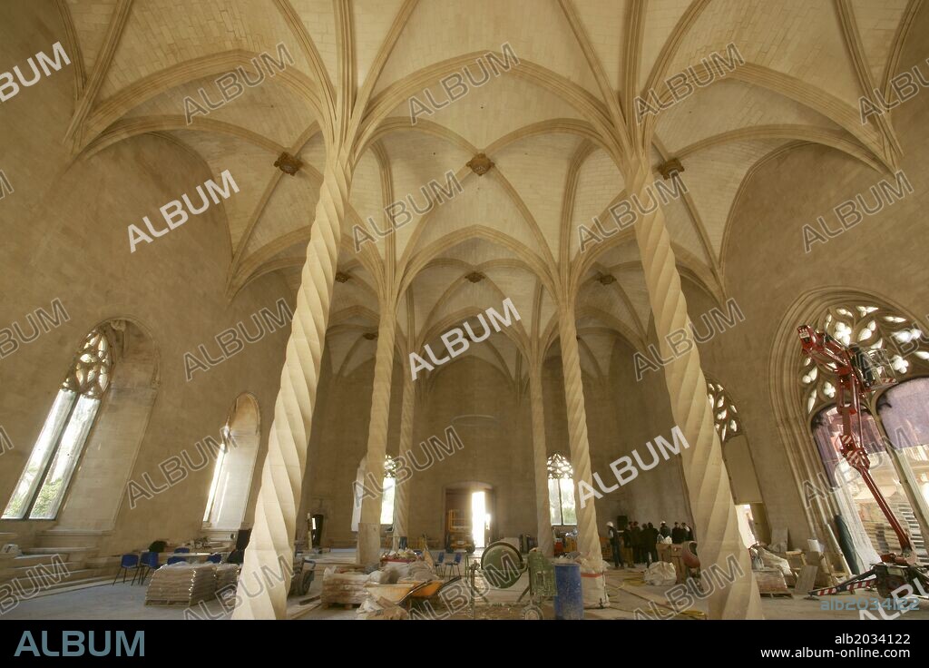 Columnas estriadas en espiral.La Llotja , siglo XV.Palma.Mallorca.Islas Baleares. España.