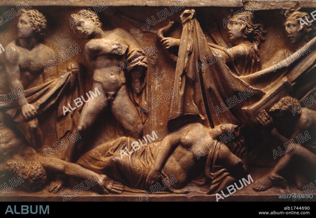 Madrid, M.A.N. Arte romano. Sarcófago de Orestes. Husillos, Valencia. Detalle de la venganza de Orestes por la muerte de su padre Agamenón, asesinado. En una conjura de su mujer Klytemnestra, madre del héroe.
