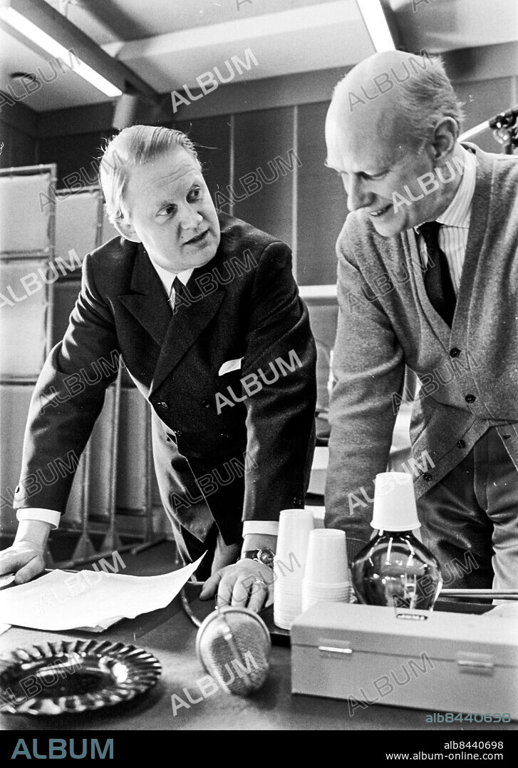 1968-03.. Bo Setterlind (tv), författare, och Torbjörn Lundquist, tonsättare.. Foto: Bertil S-son Åberg / RiR / SVT / Kod: 5600. RiR 18912 sv/v neg.