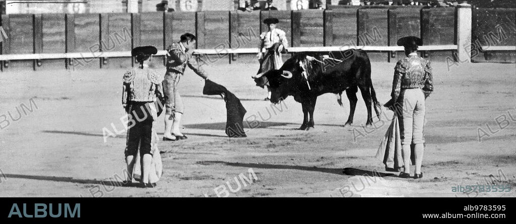 29 abril 1913. Vicente pastor al entrar A matar A su segundo Toro.