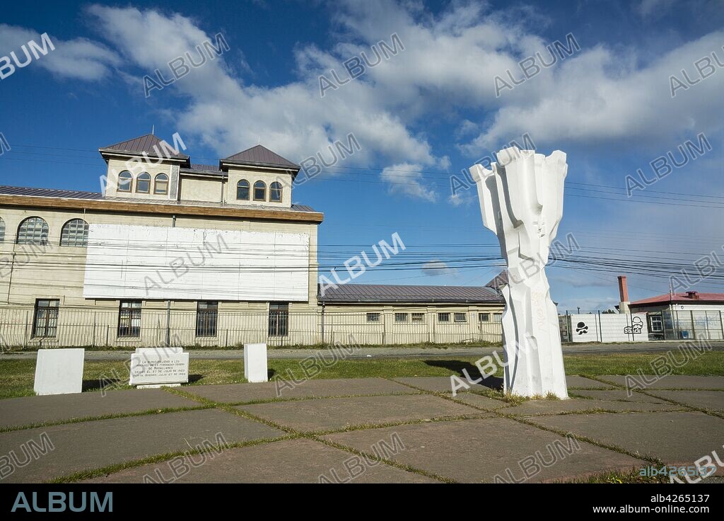 monumento a los martires de la federacion obrera de magallanes, caidos el 27 de Julio de 1920, Punta Arenas -Sandy Point-, Patagonia, República de Chile,América del Sur.